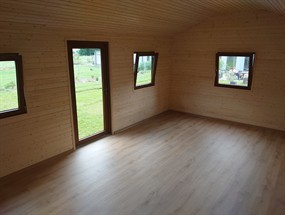 .... tak� je kone�n� polo�en� lino.